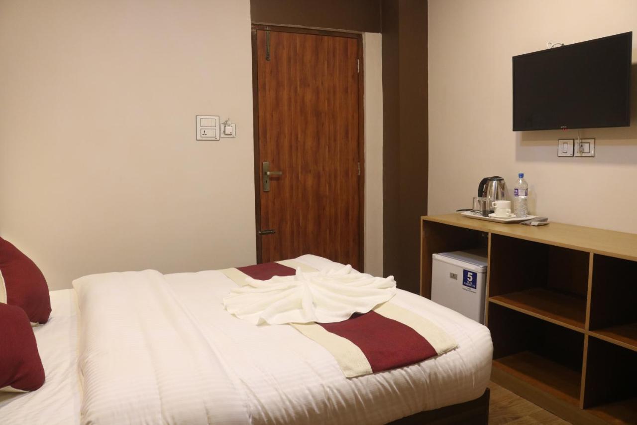 Hotel Family Ties Pvt. Ltd. Κατμαντού Εξωτερικό φωτογραφία
