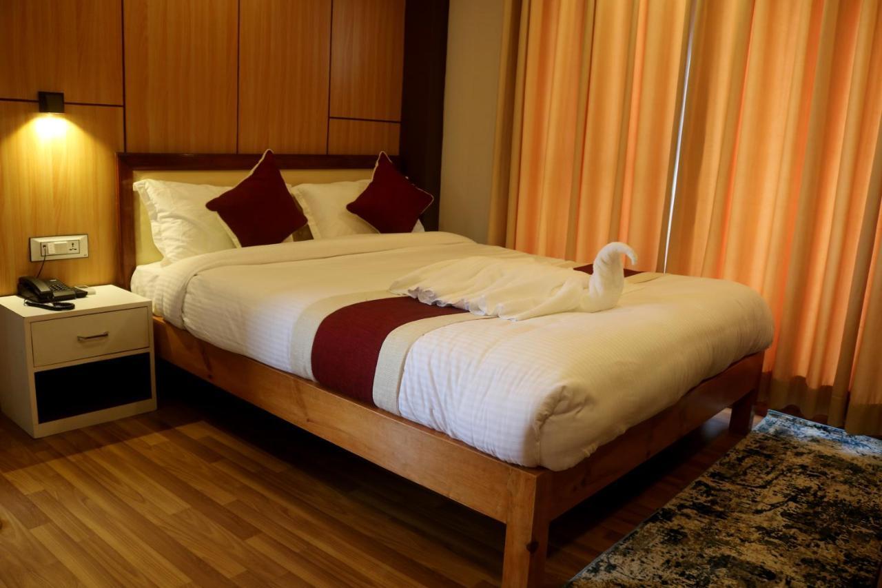 Hotel Family Ties Pvt. Ltd. Κατμαντού Εξωτερικό φωτογραφία
