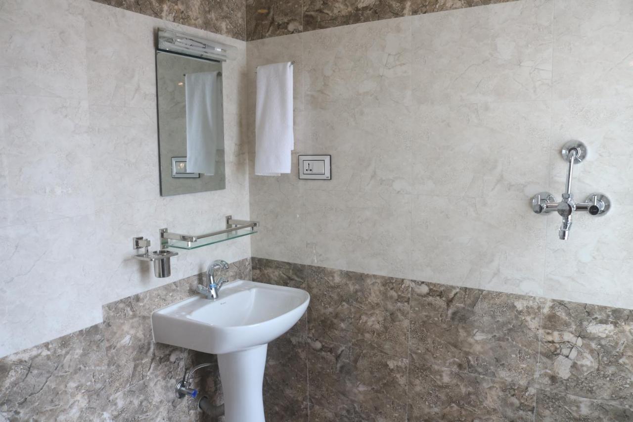 Hotel Family Ties Pvt. Ltd. Κατμαντού Εξωτερικό φωτογραφία