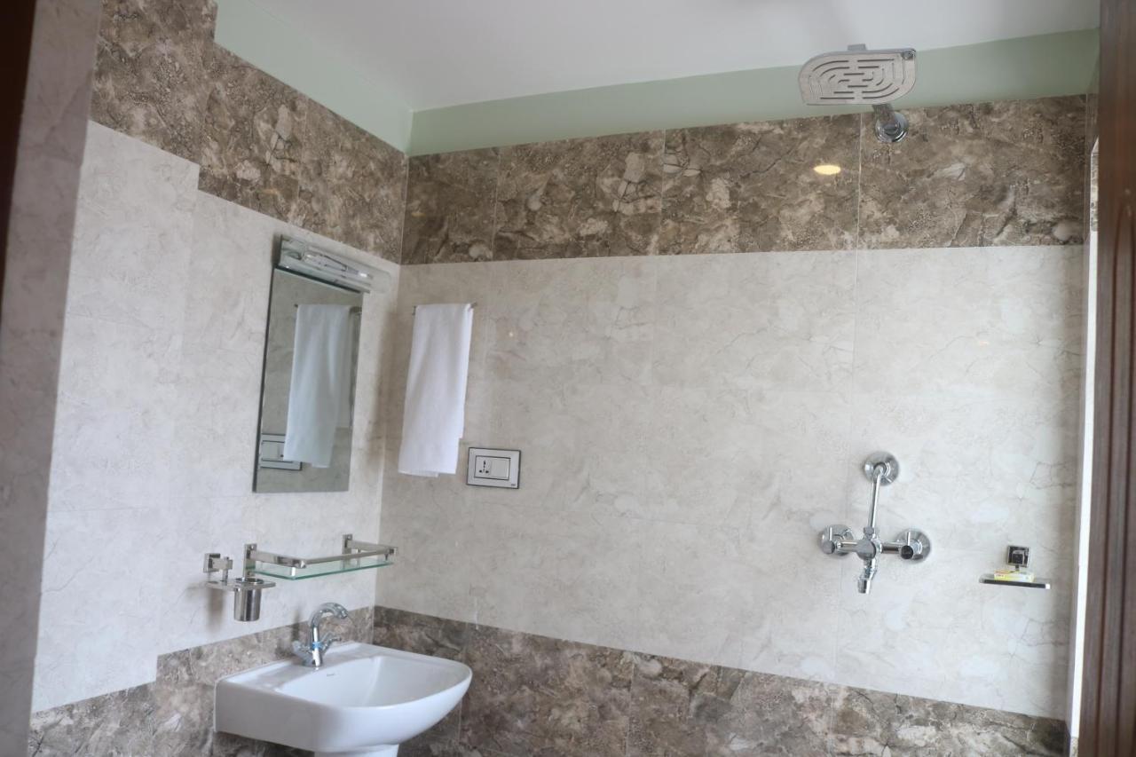 Hotel Family Ties Pvt. Ltd. Κατμαντού Εξωτερικό φωτογραφία